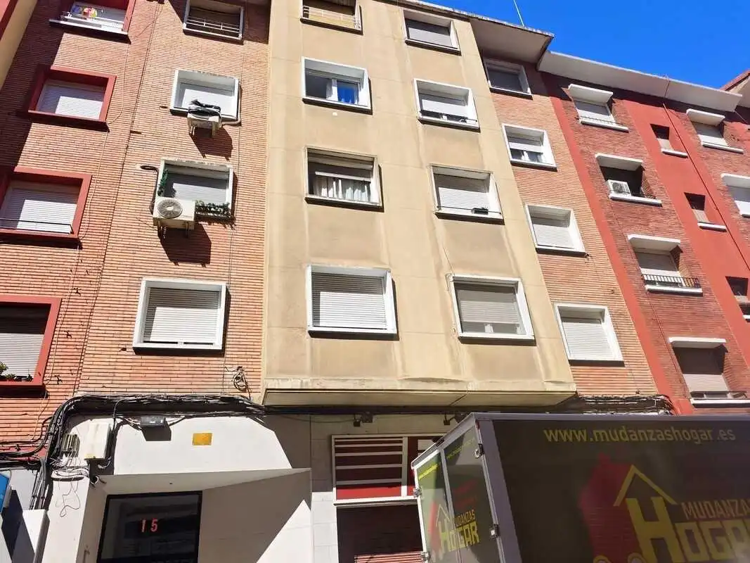 Außenansicht von Wohnung zum Verkauf in Zaragoza mit Heizung