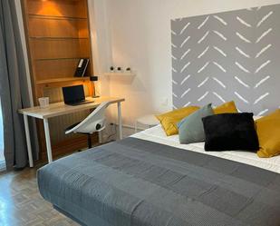 Bedroom of Flat to share in  Barcelona Capital  with Heating, Washing machine and Balcony