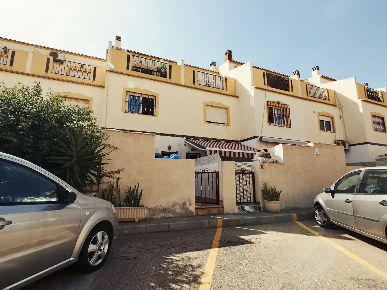 Vista exterior de Casa adosada en venta en Orihuela con Aire acondicionado, Calefacción y Terraza