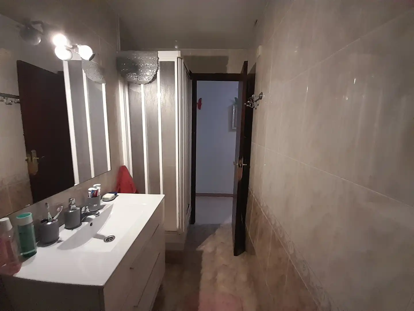 Bathroom of Flat for sale in L'Hospitalet de Llobregat  with Balcony
