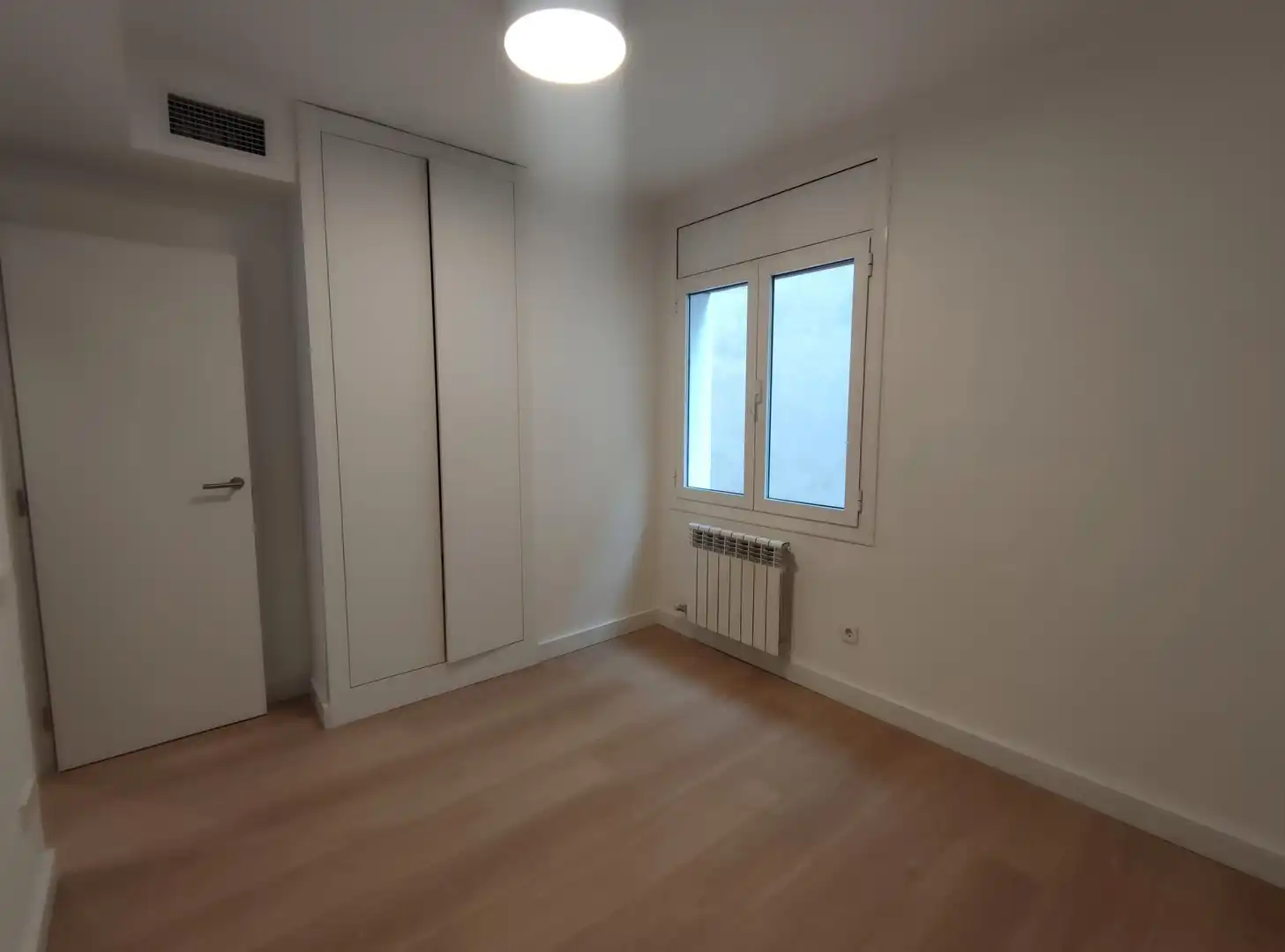 Habitación de Piso de alquiler en Girona con Aire acondicionado, Calefacción y Parquet
