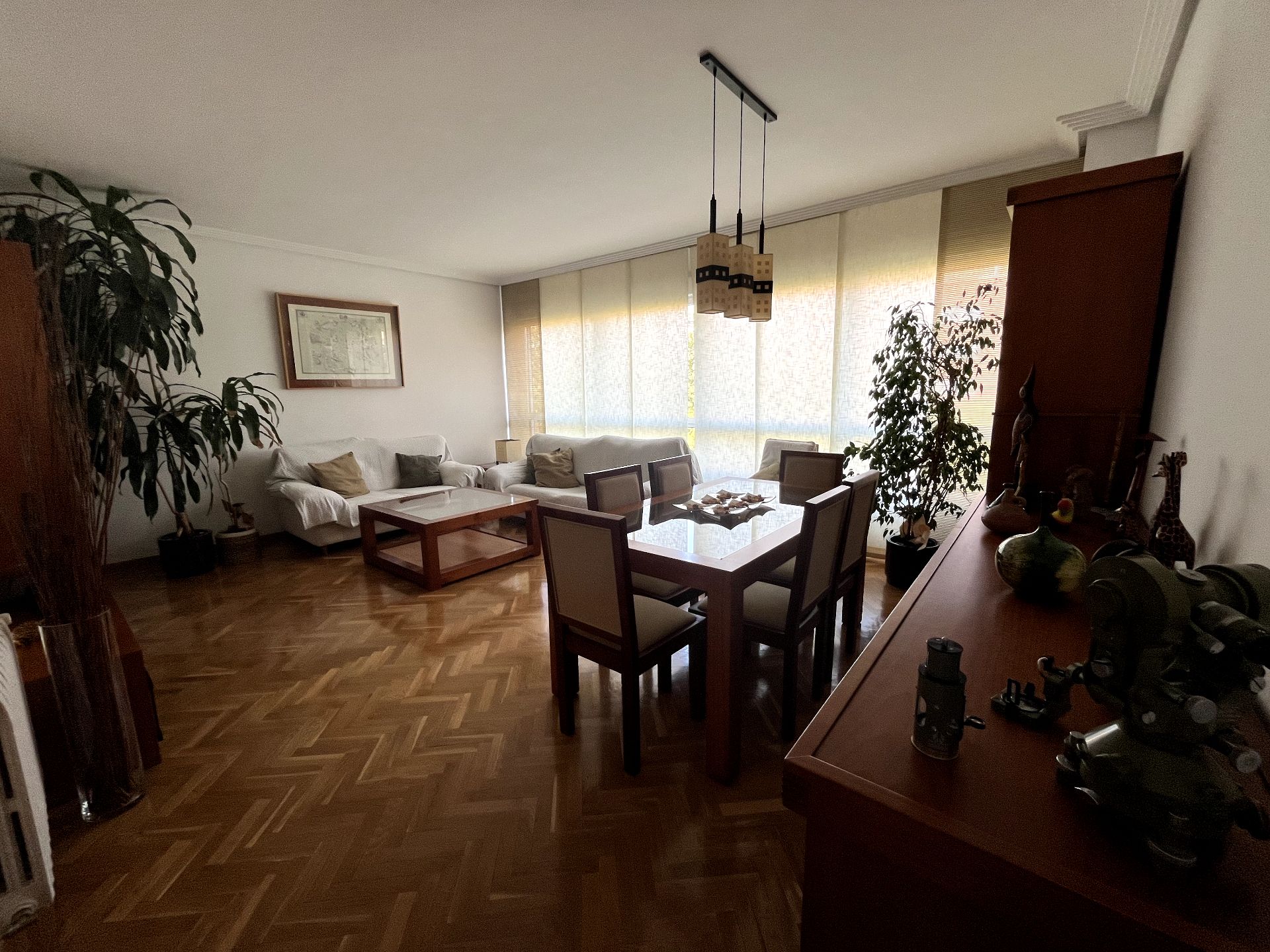 Living room of Flat to rent in  Madrid Capital  with Air Conditioner, Heating and Parquet flooring