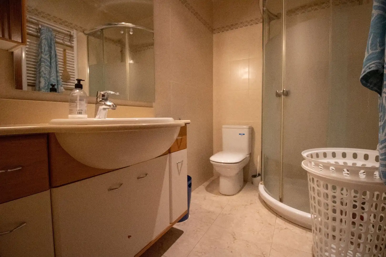 Bathroom of Houses for sale in Figueres  with Air Conditioner, Heating and Terrace