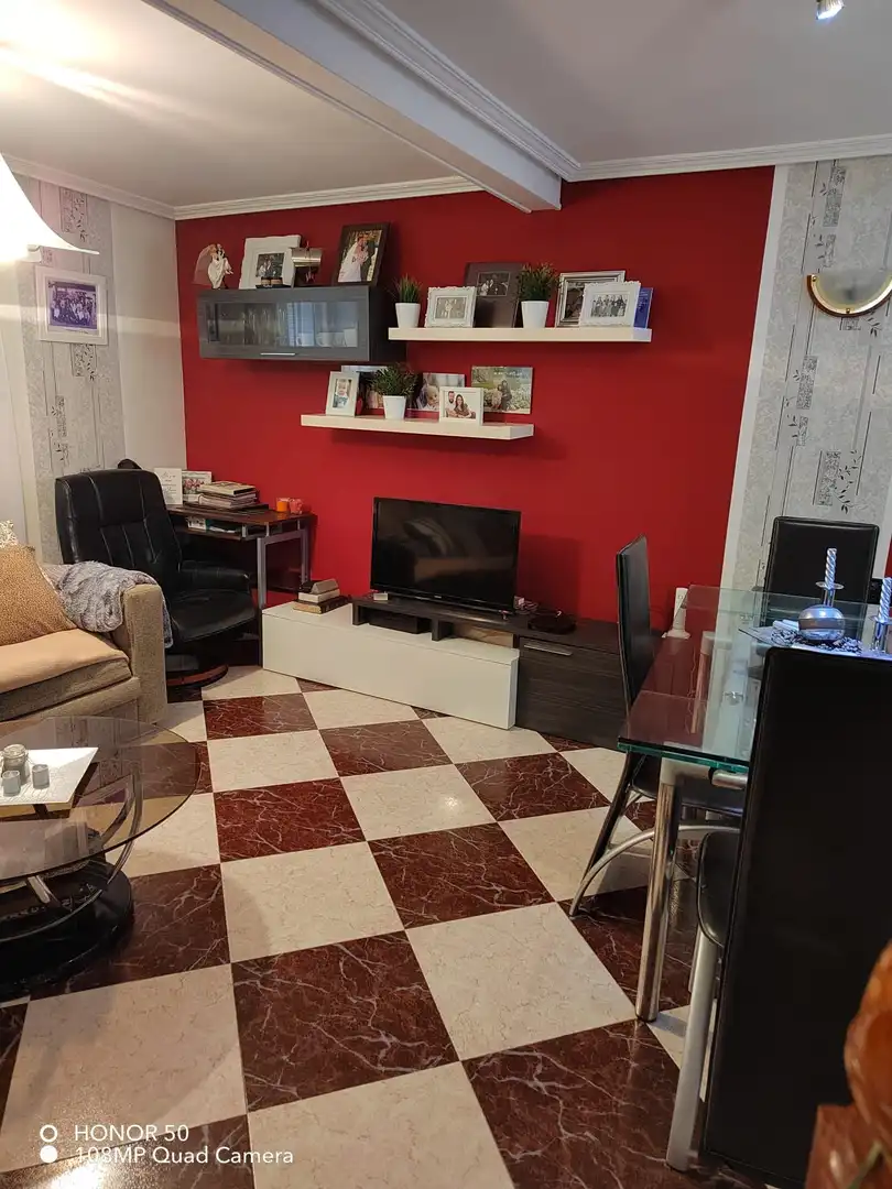 Sala d'estar de Casa adosada en venda en Cardeñajimeno amb Calefacció, Parquet i Traster