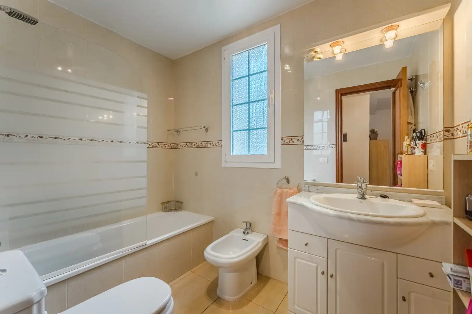 Baño de Piso en venta en Arona con Terraza, Amueblado y Horno