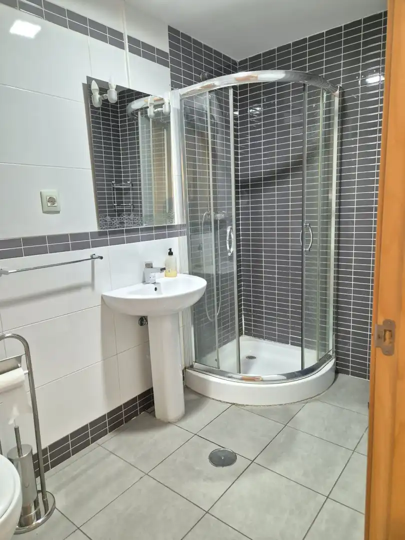 Badezimmer von Wohnungen zur Miete in Badajoz mit Klimaanlage, Heizung und Möbliert