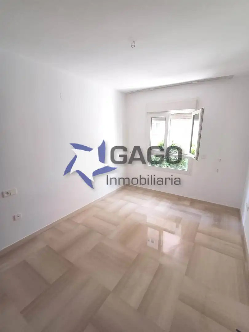 Wohnung zum Verkauf in Córdoba mit Klimaanlage, Heizung und Terrasse