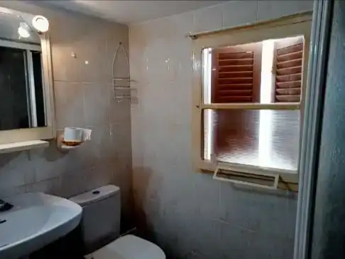 Badezimmer von Erdgeschoss zur Miete in Llucmajor mit Klimaanlage, Parkett und Abstellraum