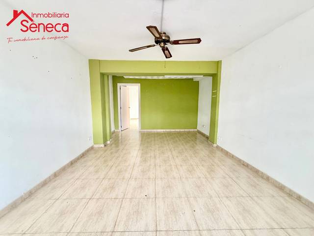 Local comercial en Alquiler en Santa Rosa - Valdeolleros