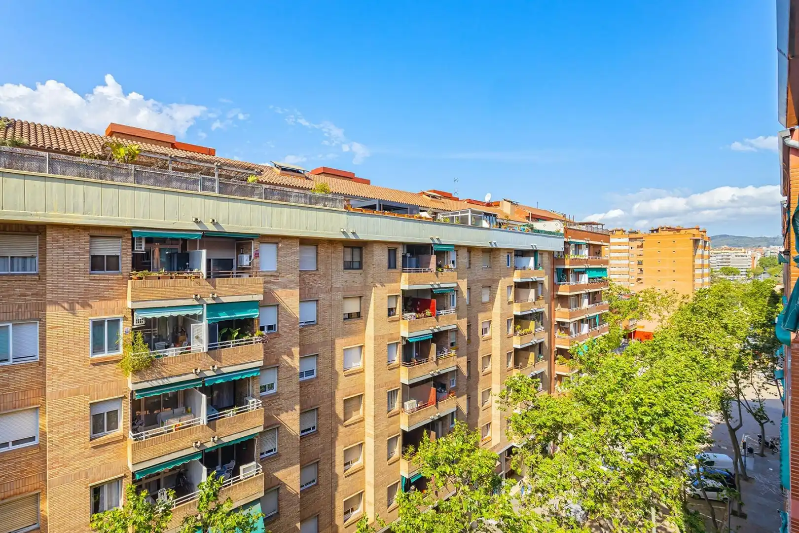 Außenansicht von Wohnung zum Verkauf in Barcelona mit Heizung, Terrasse und Balkon