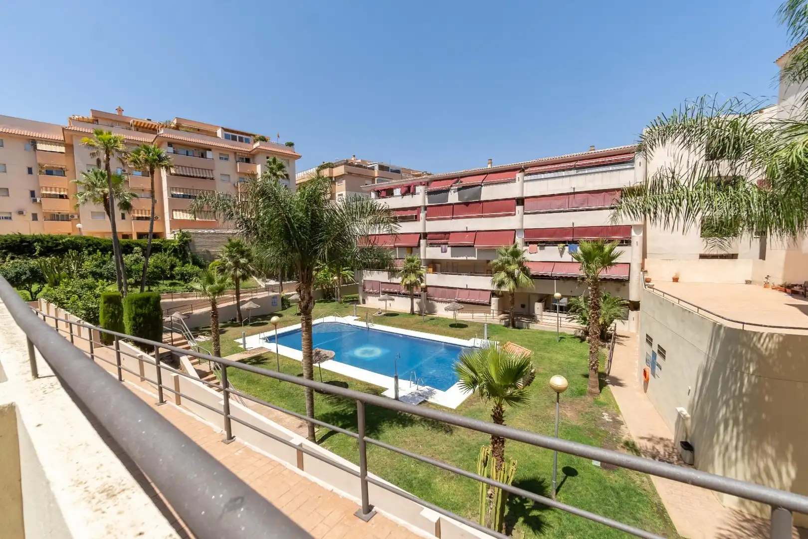 Vista exterior de Pis en venda en Mijas amb Aire condicionat, Terrassa i Piscina comunitària