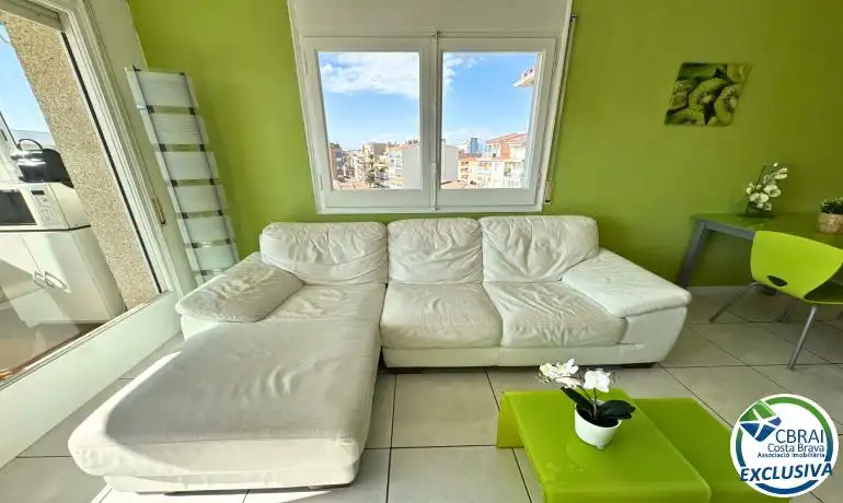 Sala d'estar de Apartament en venda en Roses amb Calefacció i Moblat