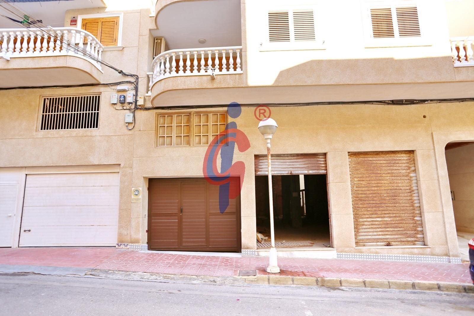 Vista exterior de Local en venta en Guardamar del Segura