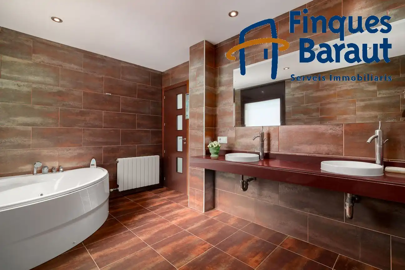 Bathroom of Houses for sale in Pau  with Air Conditioner, Heating and Private garden