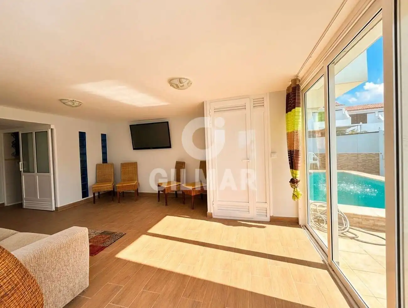 Sala d'estar de Casa adosada en venda en Arona amb Jardí privat, Terrassa i Piscina