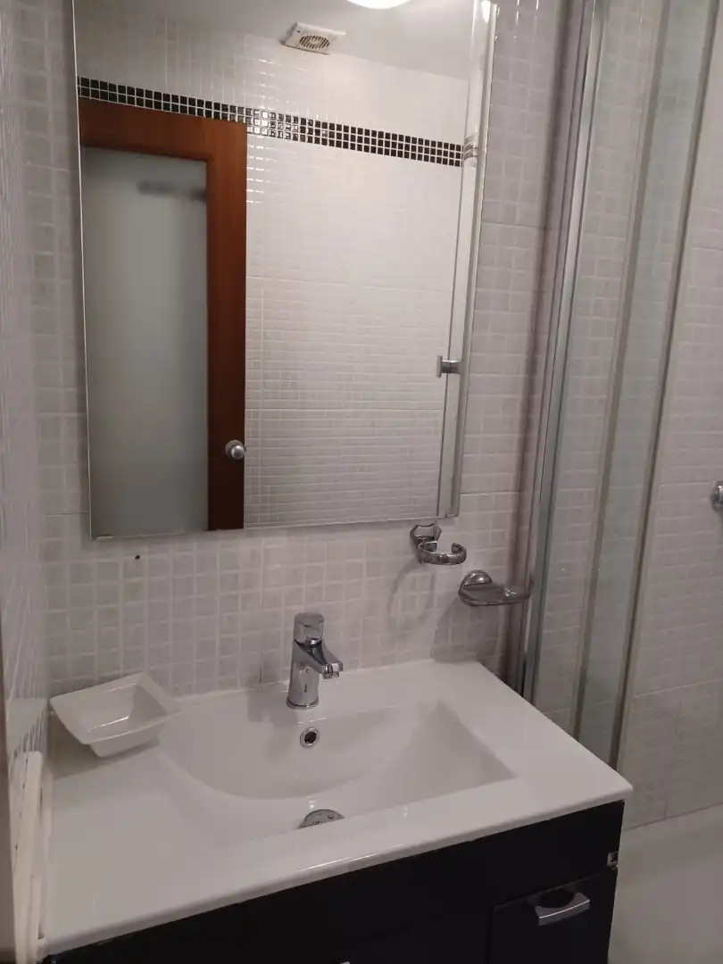 Baño de Piso en venta en Barcelona con Trastero, Horno y Balcón