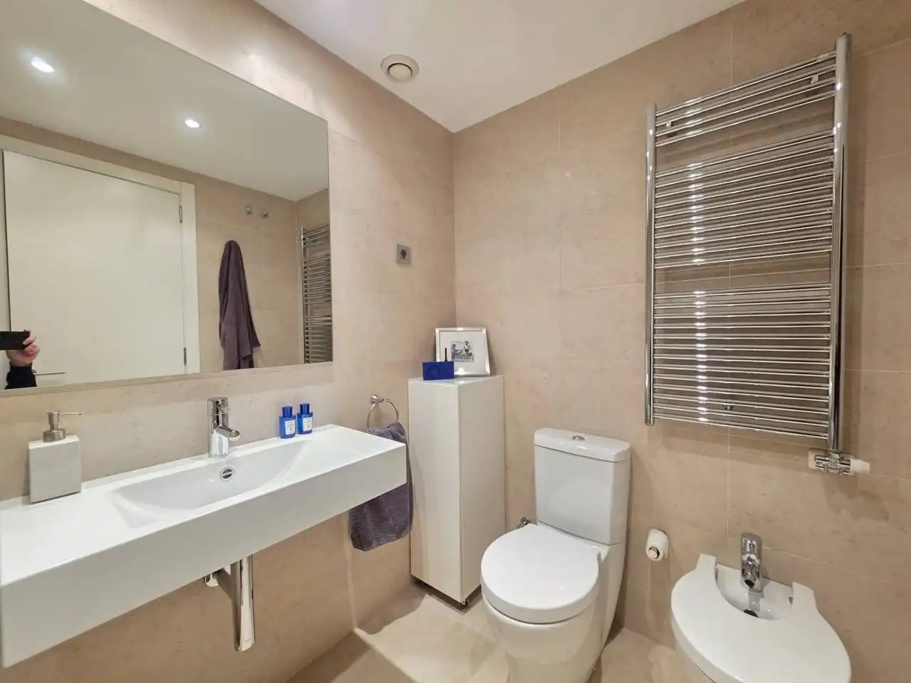 Badezimmer von Wohnungen zum Verkauf in Barcelona mit Klimaanlage, Heizung und Parkett