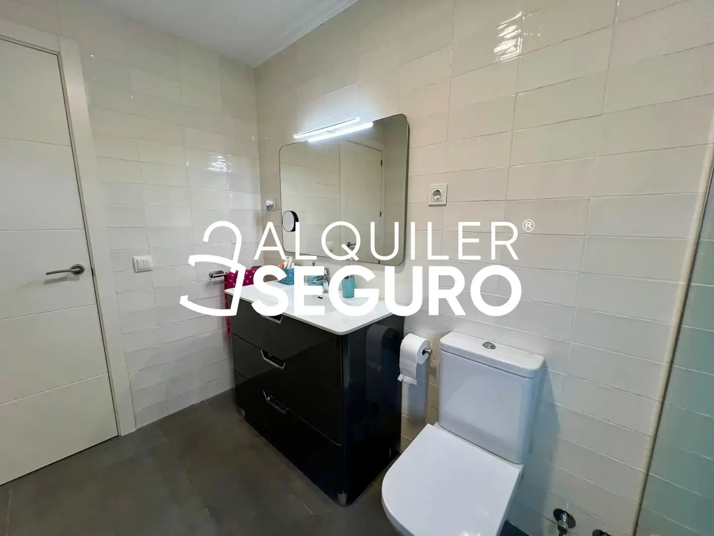 Bathroom of Flat for rent in Madrid  with Air Conditioner, Heating and Furnished
