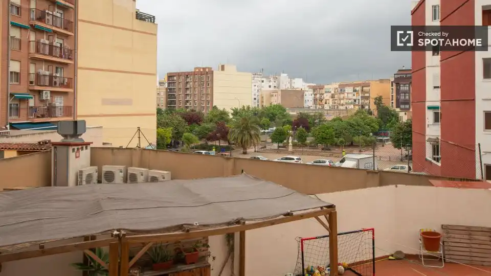 Terrassa de Pis de lloguer en Valencia amb Aire condicionat, Calefacció i Moblat