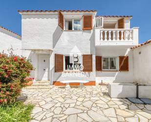 Vista exterior de Casa o xalet en venda en Roses amb Aire condicionat, Terrassa i Piscina