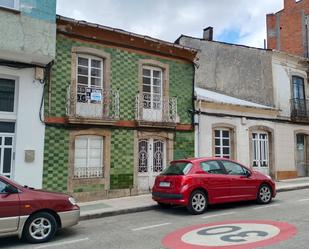 Vista exterior de Casa adosada en venda en Vilalba amb Jardí privat