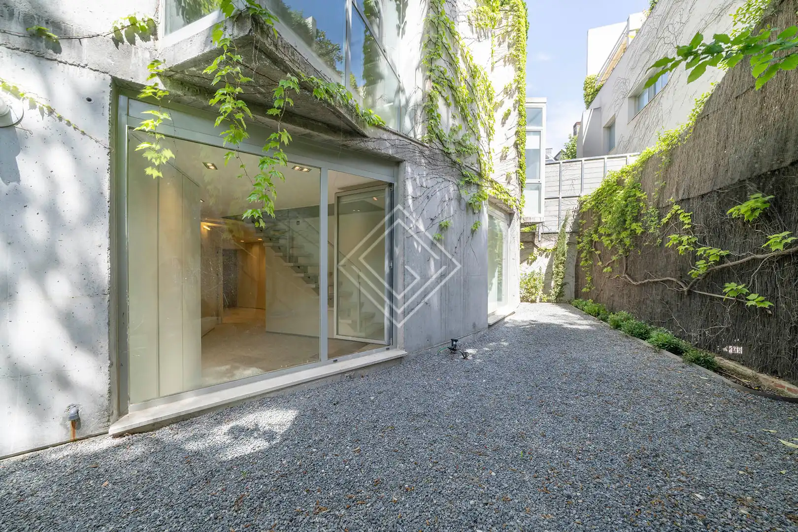 Vista exterior de Dúplex de lloguer en Madrid amb Jardí privat, Terrassa i Piscina