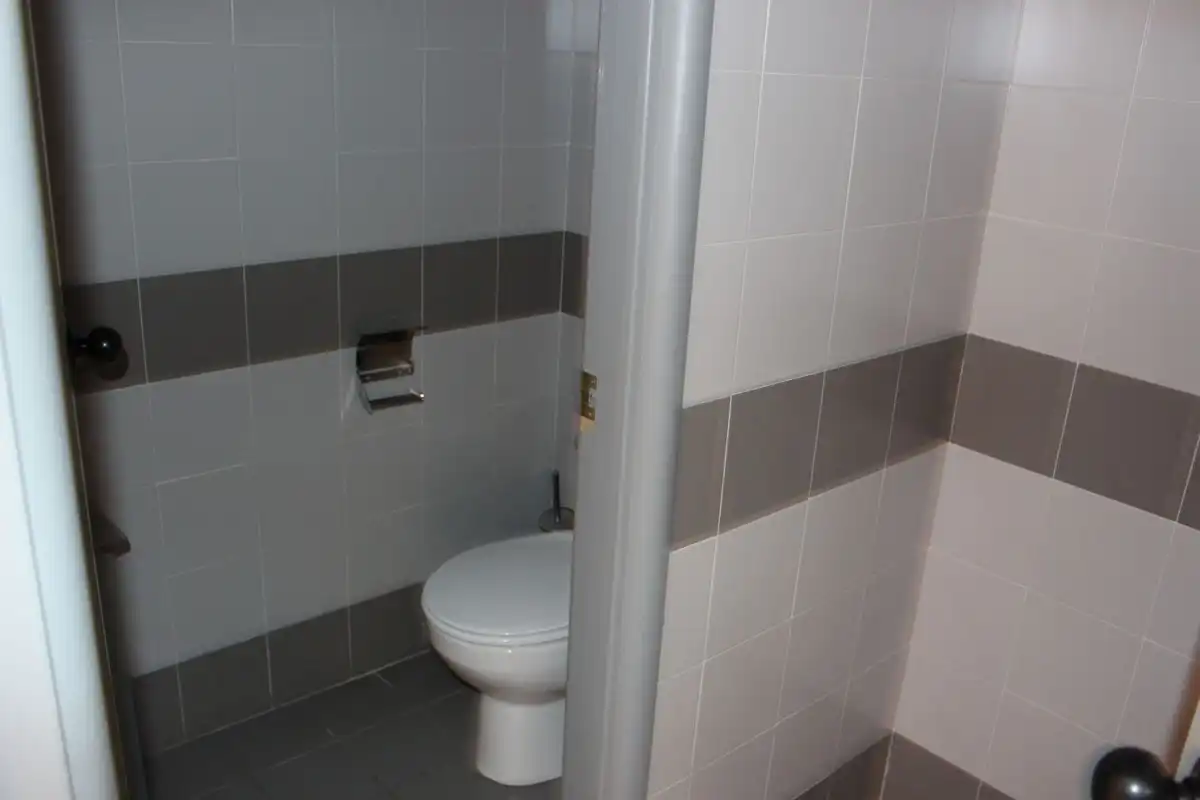Bany de Local de lloguer en Alcalá de Henares