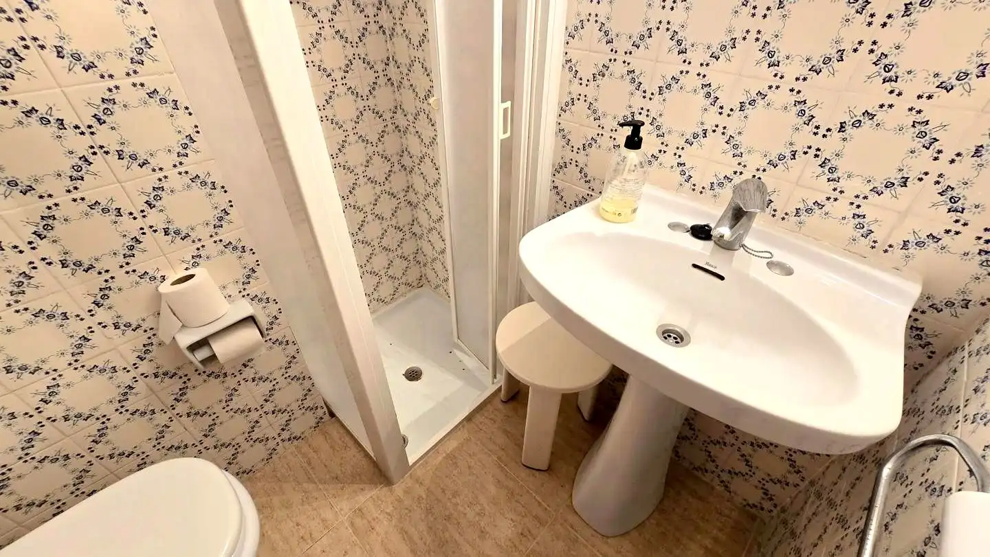 Badezimmer von Wohnungen zum Verkauf in Gandia mit Klimaanlage, Terrasse und Möbliert