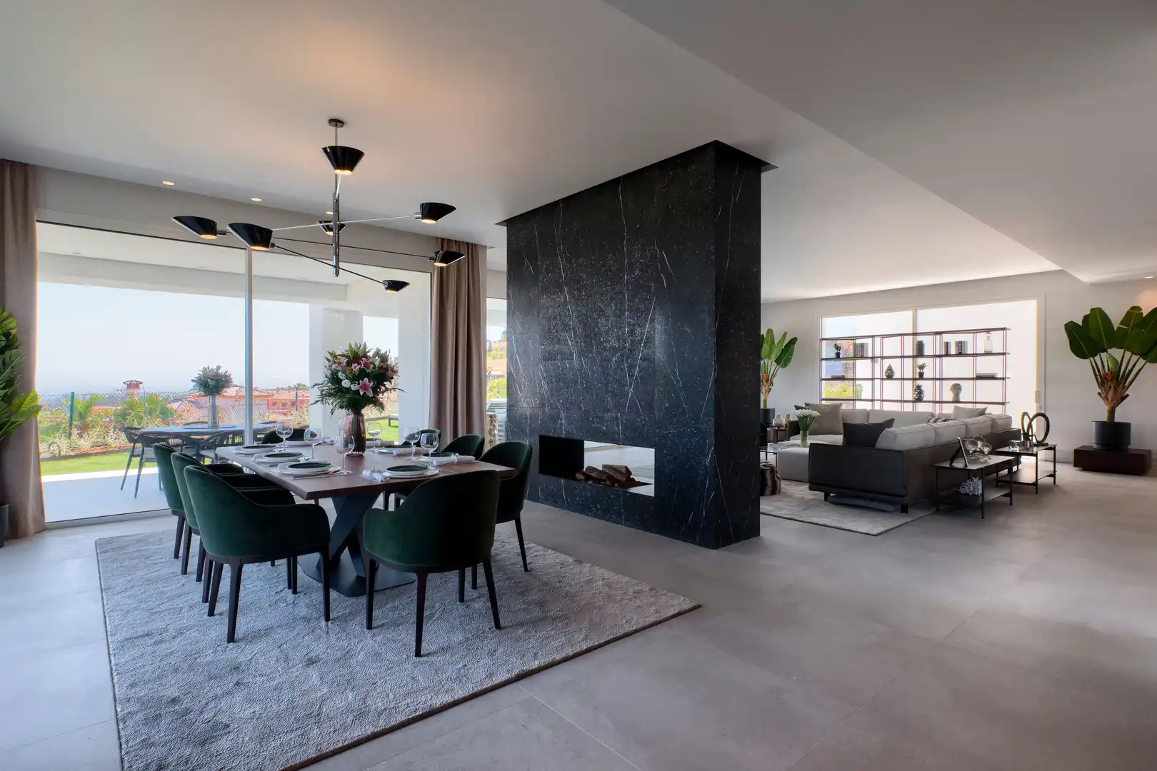 Sala de estar de Apartamento de alquiler en Benahavís con Aire acondicionado, Calefacción y Jardín privado
