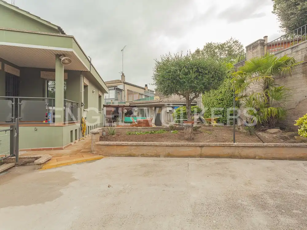 Vista exterior de Casa o chalet en venta en Castellnou de Bages con Calefacción, Jardín privado y Piscina