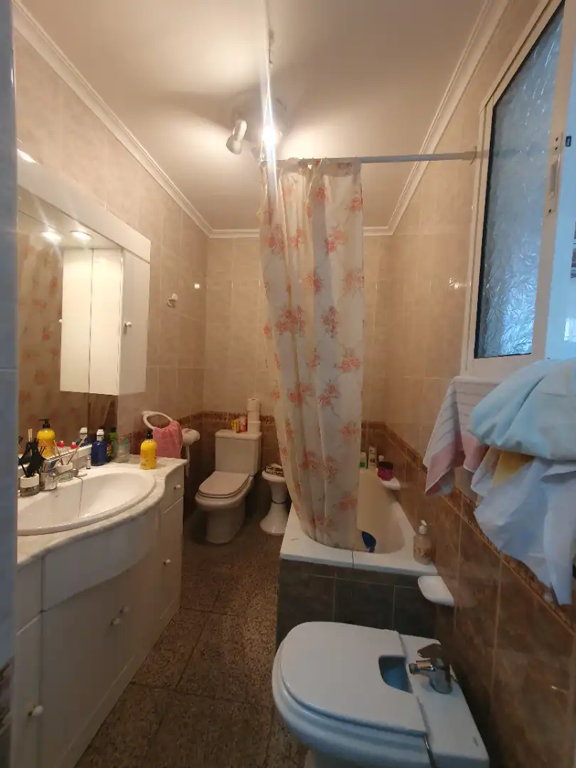 Bany de Casa o xalet en venda en Guadix amb Terrassa, Traster i Moblat