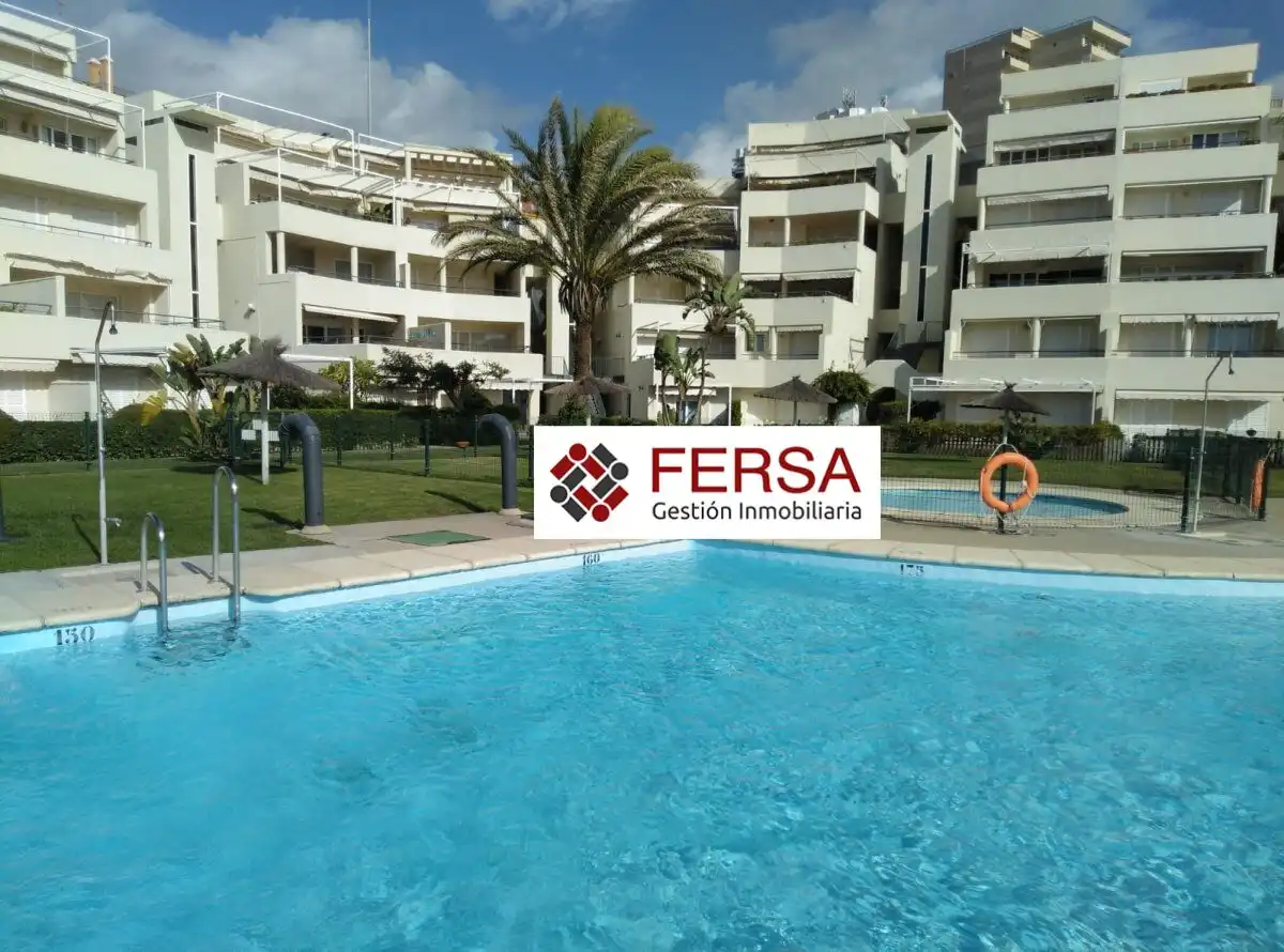 Außenansicht von Wohnungen zur Miete in El Puerto de Santa María mit Klimaanlage, Heizung und Privatgarten