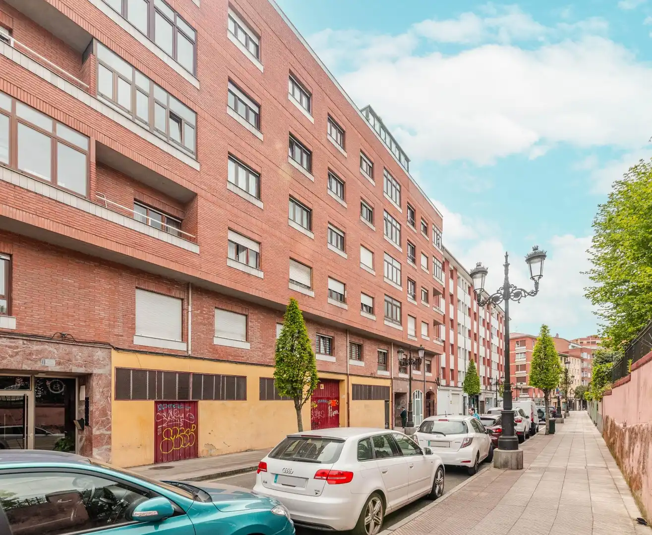 Vista exterior de Piso en venta en Oviedo  con Calefacción y Trastero