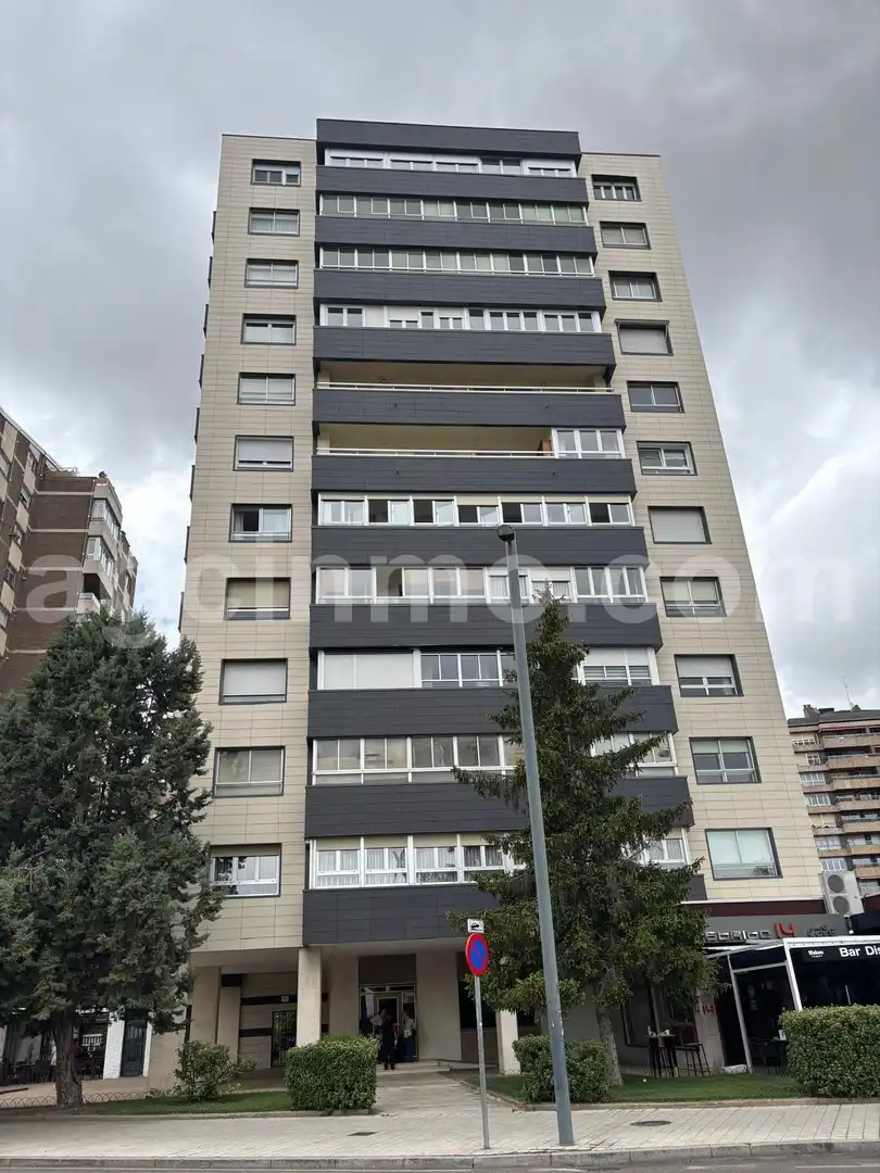 Außenansicht von Wohnung zur Miete in Valladolid Capital mit Terrasse
