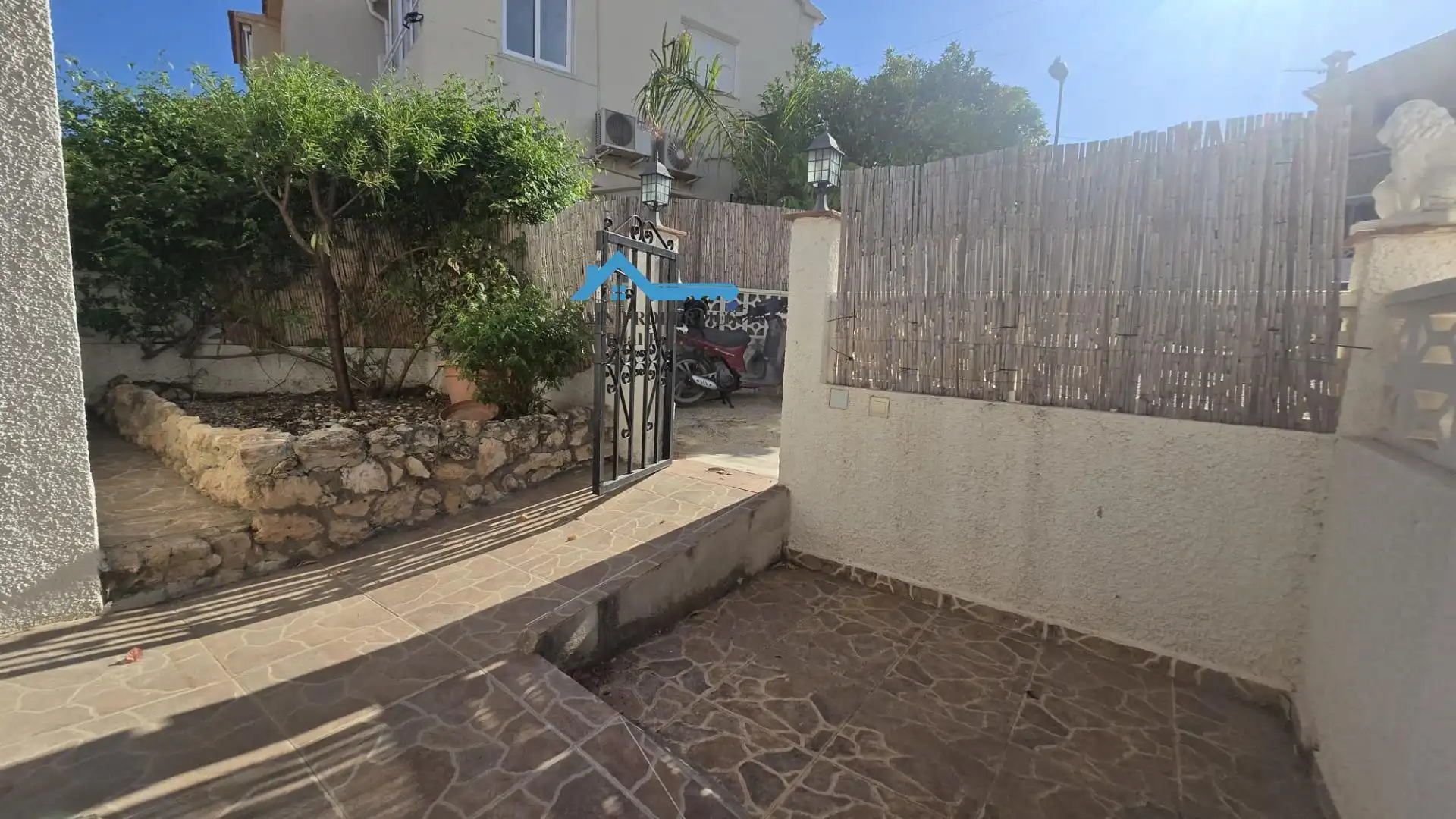 Vista exterior de Casa adosada en venda en La Nucia amb Aire condicionat, Calefacció i Jardí privat