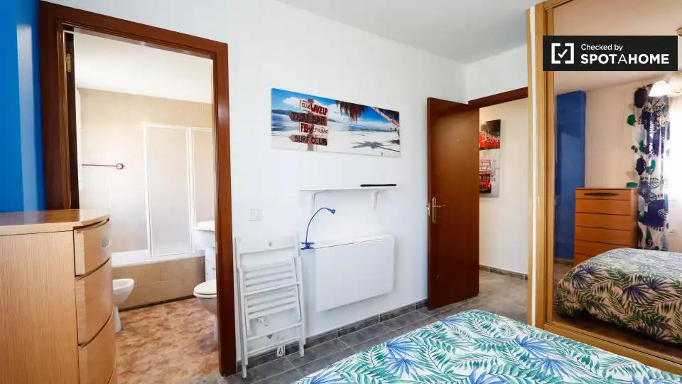 Habitación de Piso de alquiler en Alcalá de Henares con Aire acondicionado, Calefacción y Amueblado