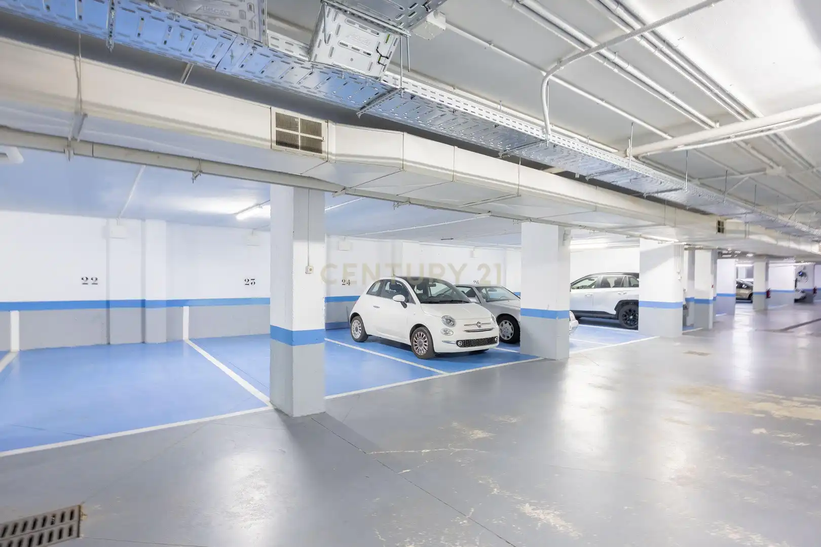 Parking de Apartamento en venta en Madrid con Piscina