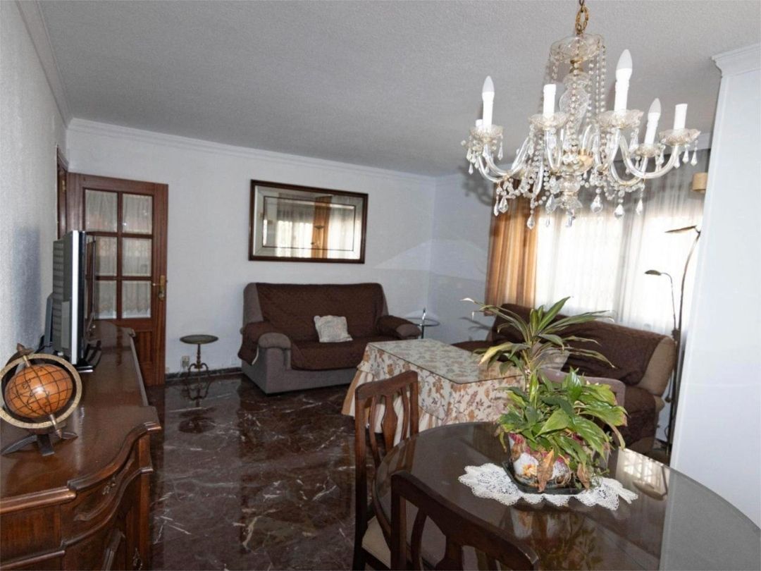 Living room of Flat to rent in  Granada Capital  with Air Conditioner, Heating and Private garden