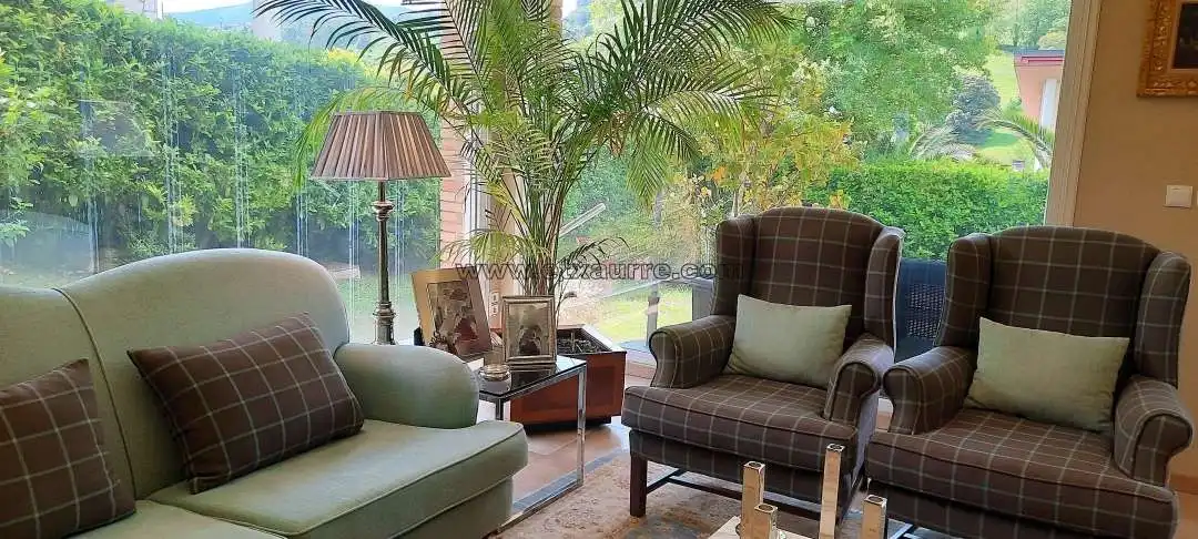 Sala d'estar de Casa o xalet en venda en Laudio / Llodio amb Calefacció, Jardí privat i Terrassa