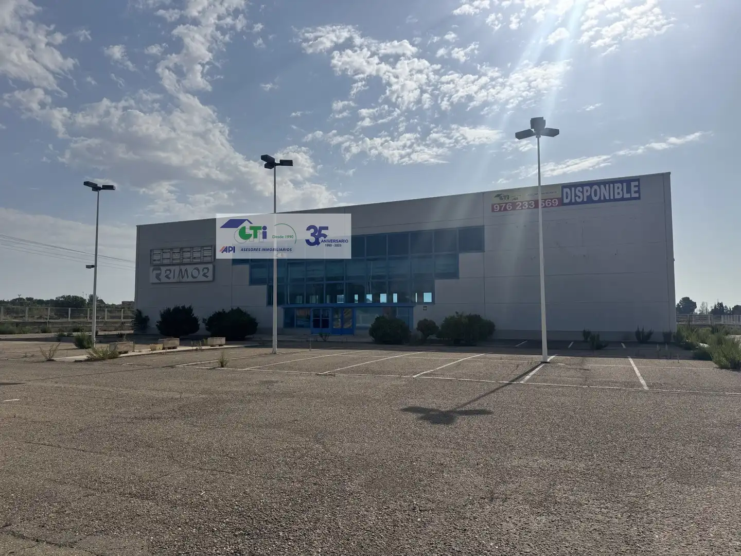 Außenansicht von Fabrikhallen zur Miete in Zaragoza