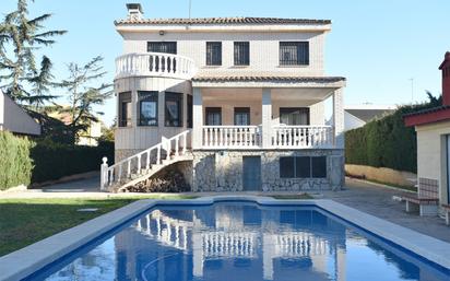 Piscina de Casa o xalet en venda en Montserrat amb Jardí privat, Terrassa i Traster