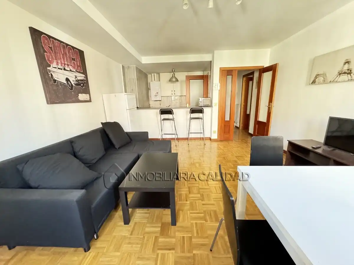 Vista exterior de Piso de alquiler en Burgos con Calefacción, Trastero y Amueblado