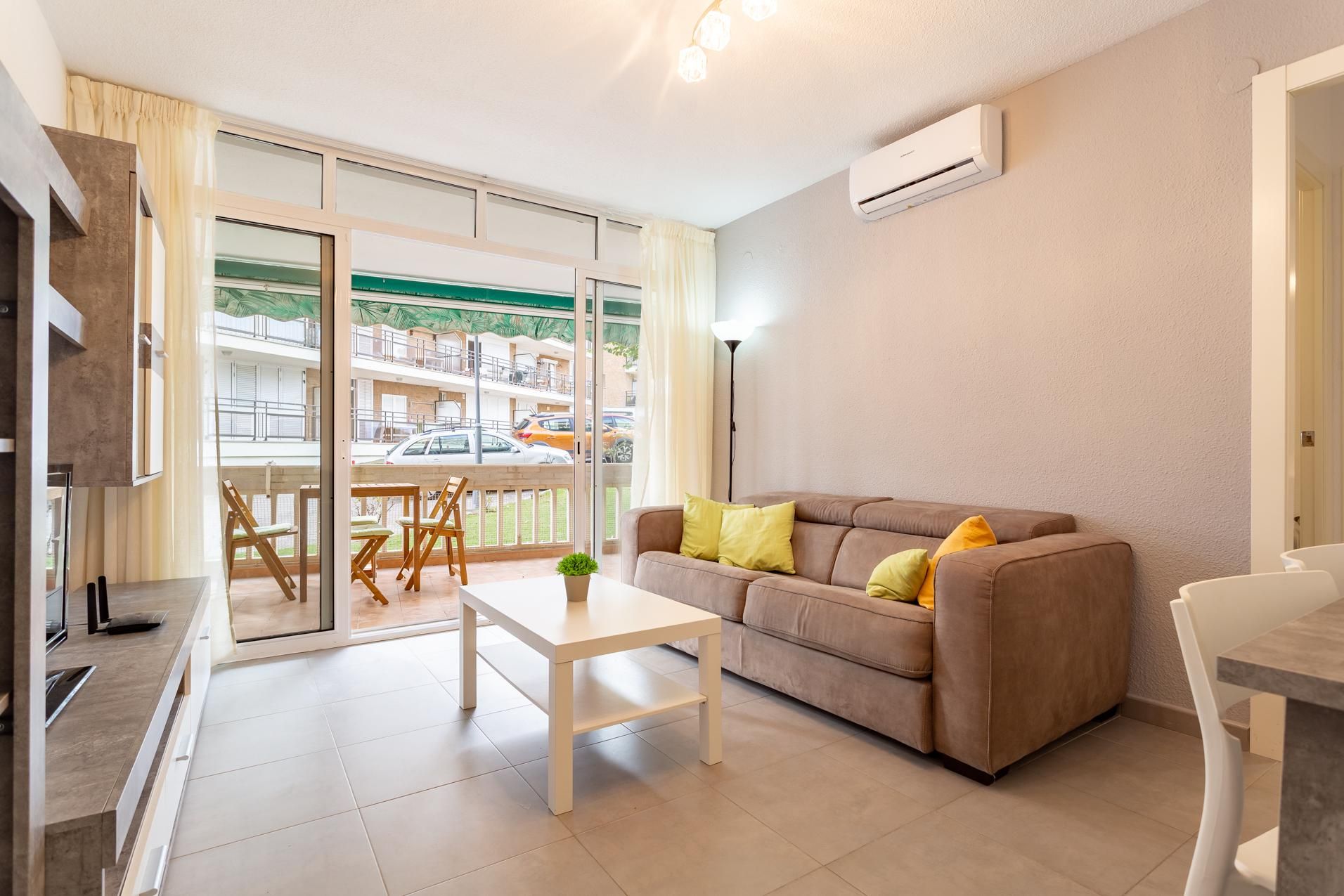 Sala d'estar de Apartament en venda en Salou amb Aire condicionat, Calefacció i Jardí privat