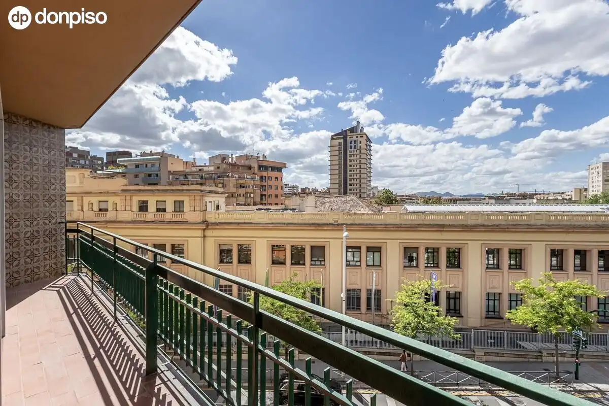 Vista exterior de Piso en venta en Granada con Aire acondicionado, Calefacción y Terraza
