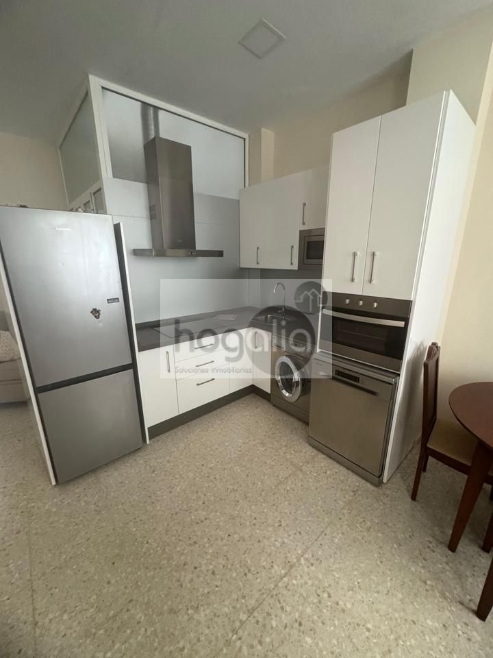 Kitchen of Planta baja to rent in  Sevilla Capital  with Air Conditioner and Furnished