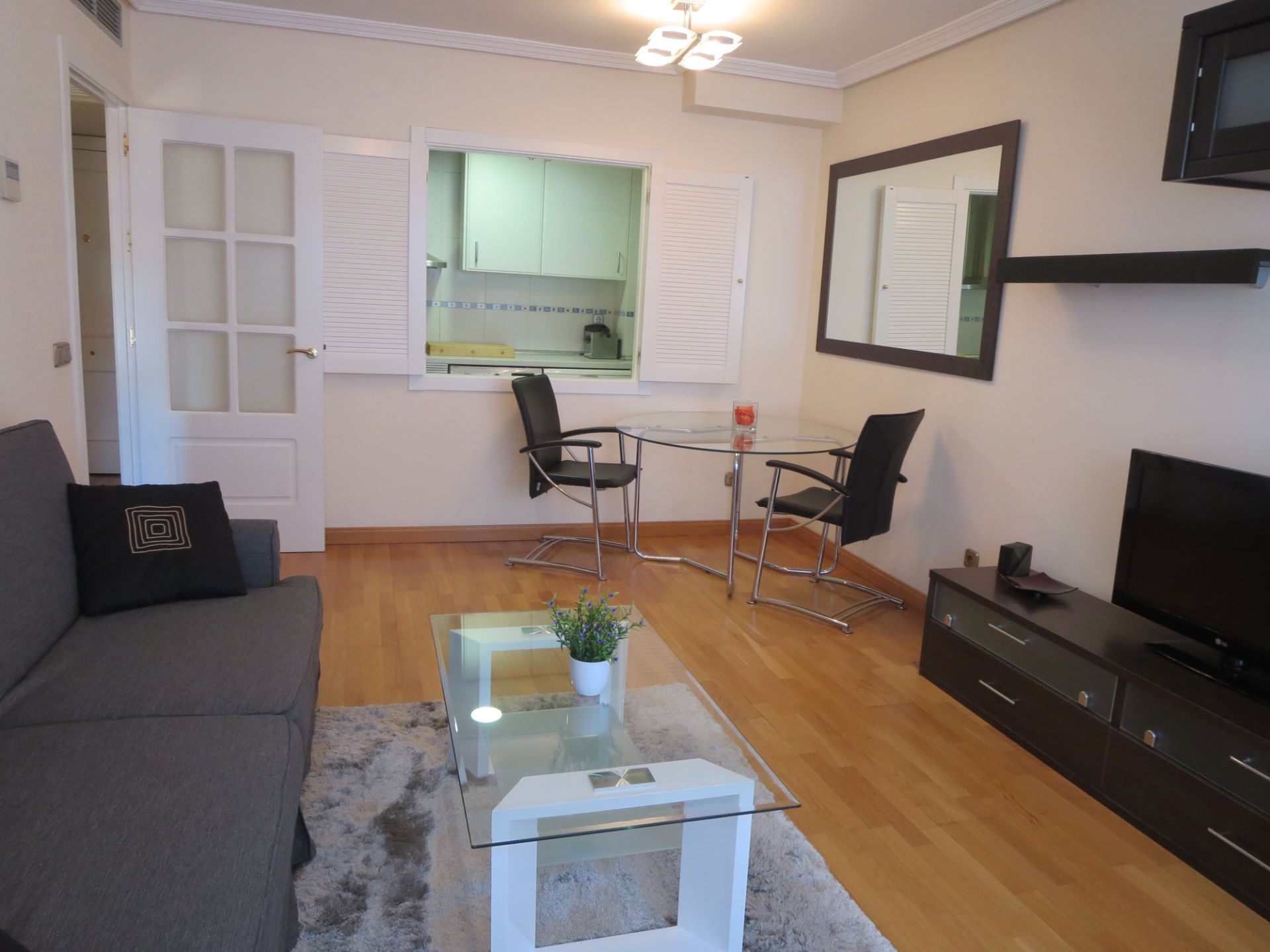 Sala de estar de Apartamento de alquiler en  Madrid Capital con Aire acondicionado, Calefacción y Trastero