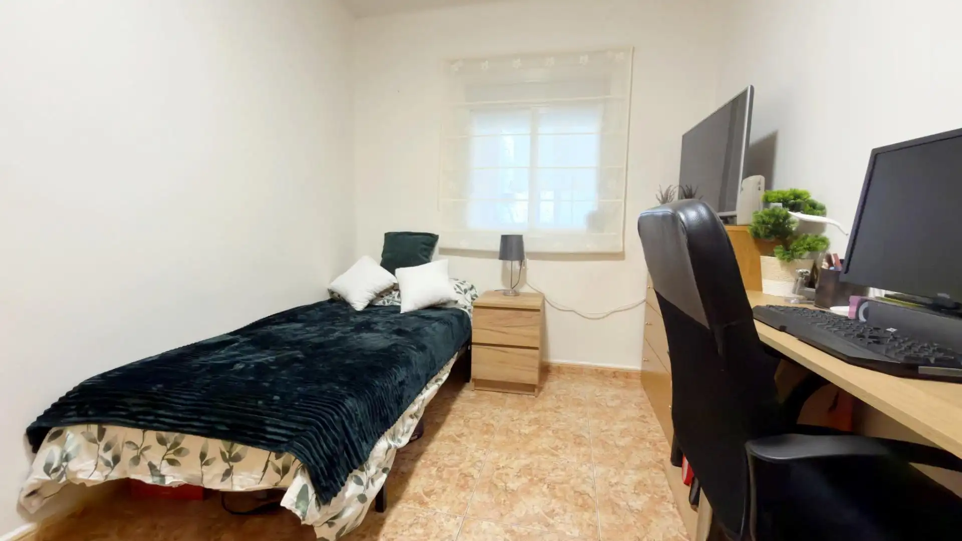 Schlafzimmer von Dachboden zum Verkauf in Massamagrell mit Terrasse und Abstellraum