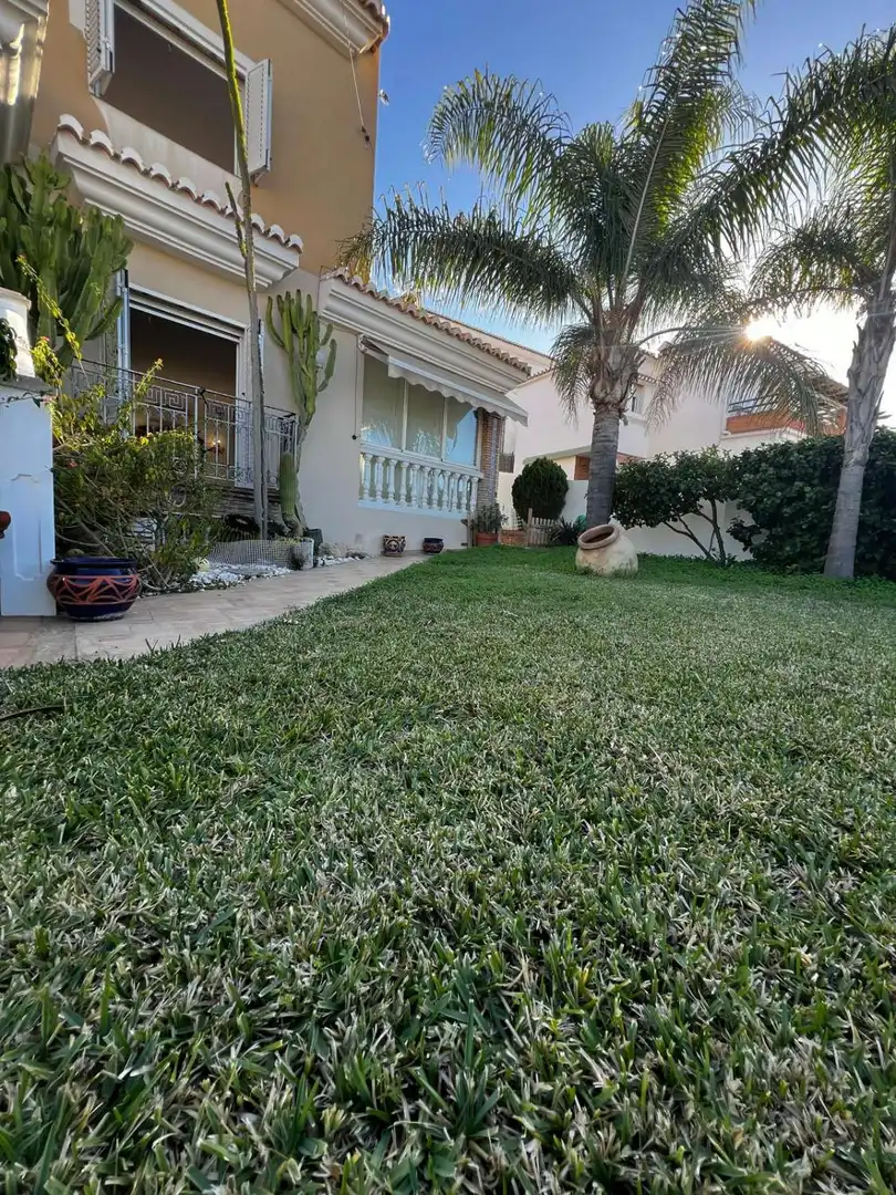 Jardí de Casa o xalet en venda en Vélez-Málaga amb Terrassa, Traster i Alarma