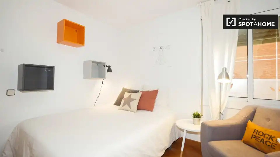Room in Sant Pere, Sta. Caterina i la Ribera