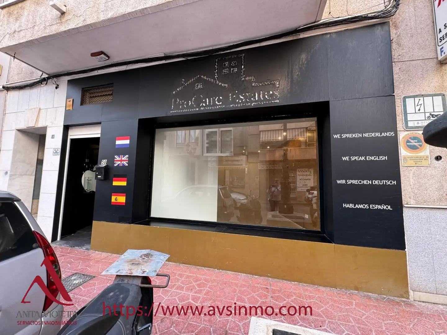 Locale commerciale in vendita a Avinguda del País Valencià 6
